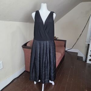 Adrianna Papell Woman 16W Black Sleeveless V-Neck Midi Dress Pleated Skirt‎
